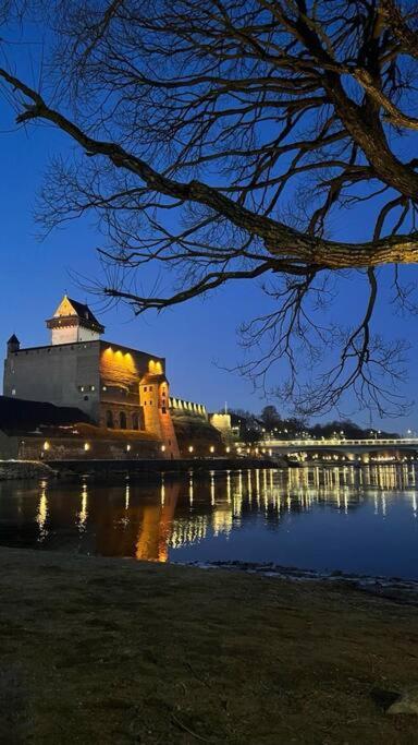 New Apartment With A View In The Town Center Narva Exterior foto